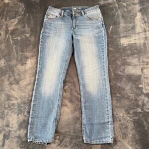 Lee Women's 6P Petite Light Wash Regular Fit Straight Leg Mid Rise Jeans